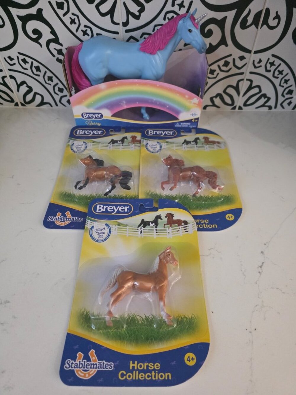 New Lot of 4 Breyer Horses 3 Stablemates 1 Padlock Pals Unicorn So Beautiful